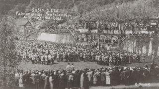 Fahnenweihe des Reichsbanners Schwarz-Rot-Gold in Guben am 3. Mai 1925.