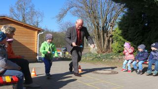 Bürgermeister Fred Mahro zu Besuch in der Kita &quot;Brummkreisel&quot;.