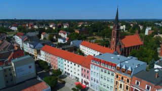 Blick auf die sanierten Fassaden der Frankfurter Straße in der Alstadt Ost. 