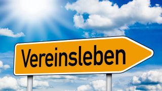Beschriftetes Schild mit Vereinsleben